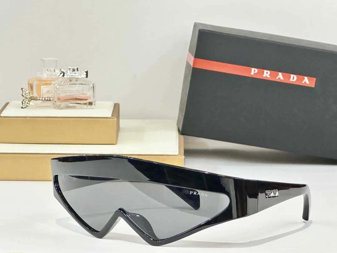 。PRADA
MOD：SPR B20S
Size：138口0 130
