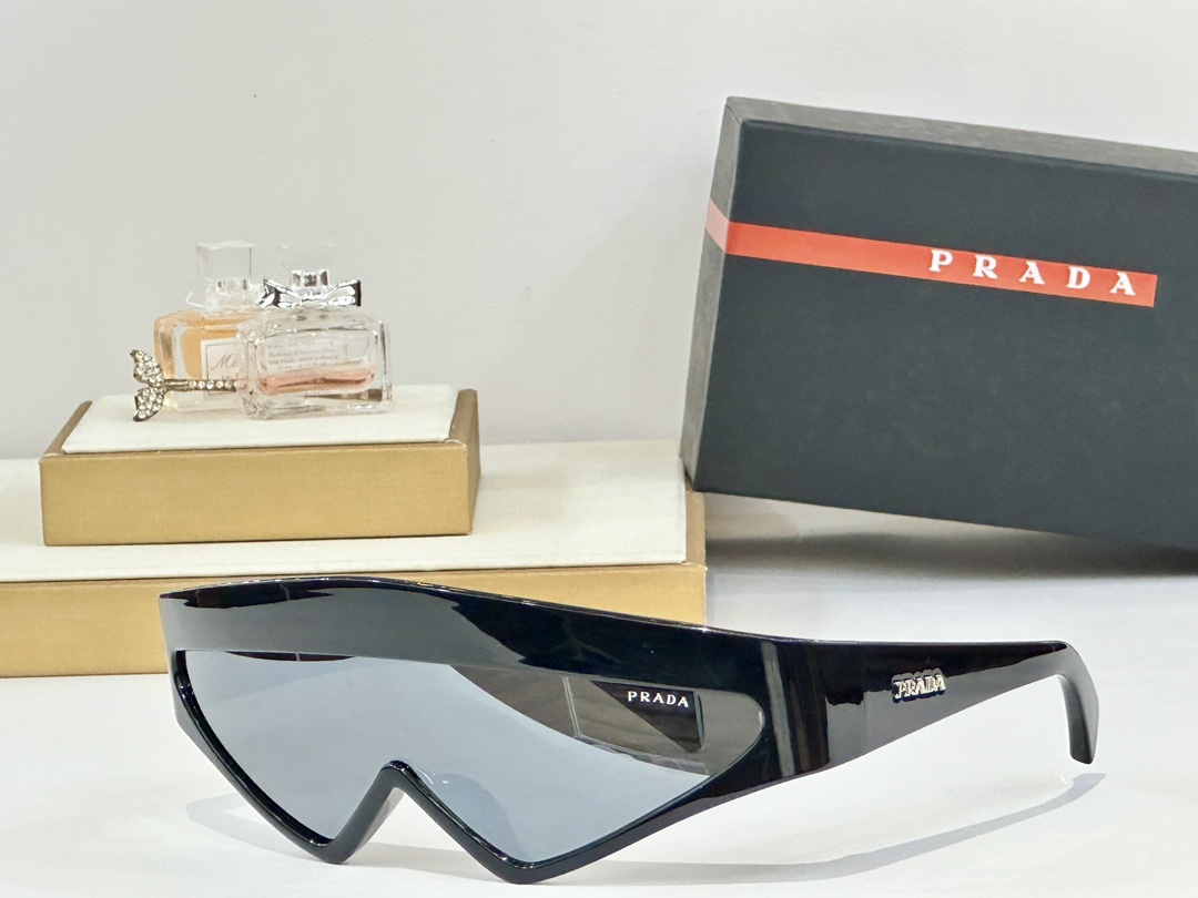 。PRADA
MOD：SPR B20S
Size：138口0 130
