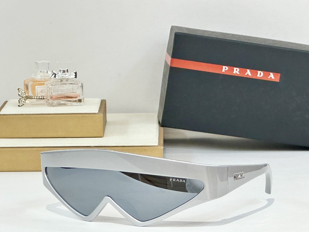 。PRADA
MOD：SPR B20S
Size：138口0 130
