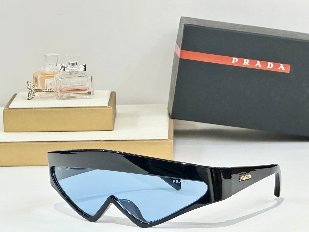 。PRADA
MOD：SPR B20S
Size：138口0 130
