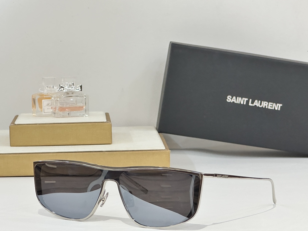  Saint Laurent
SL605
Size99口1-145
