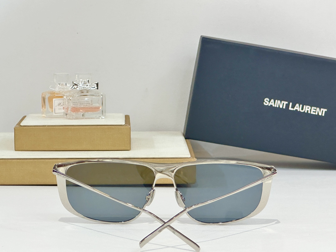 Saint Laurent
SL605
Size99口1-145
