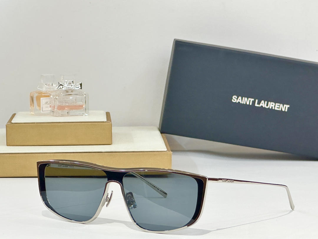  Saint Laurent
SL605
Size99口1-145

