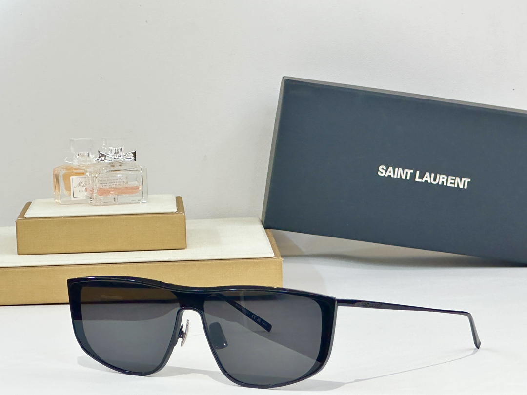  Saint Laurent
SL605
Size99口1-145
