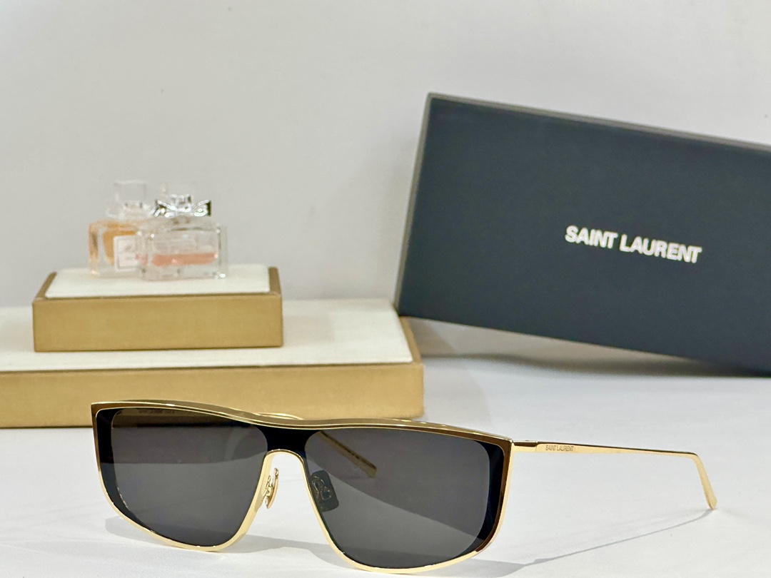  Saint Laurent
SL605
Size99口1-145
