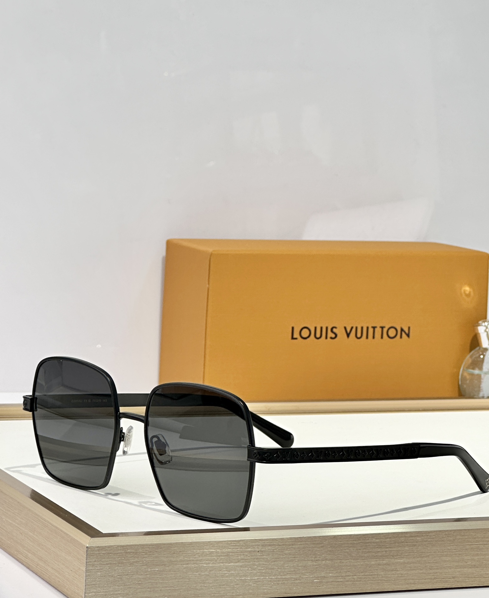  LOUIS VUITTO*
MODELZ2955U
SIZE56口19-145
