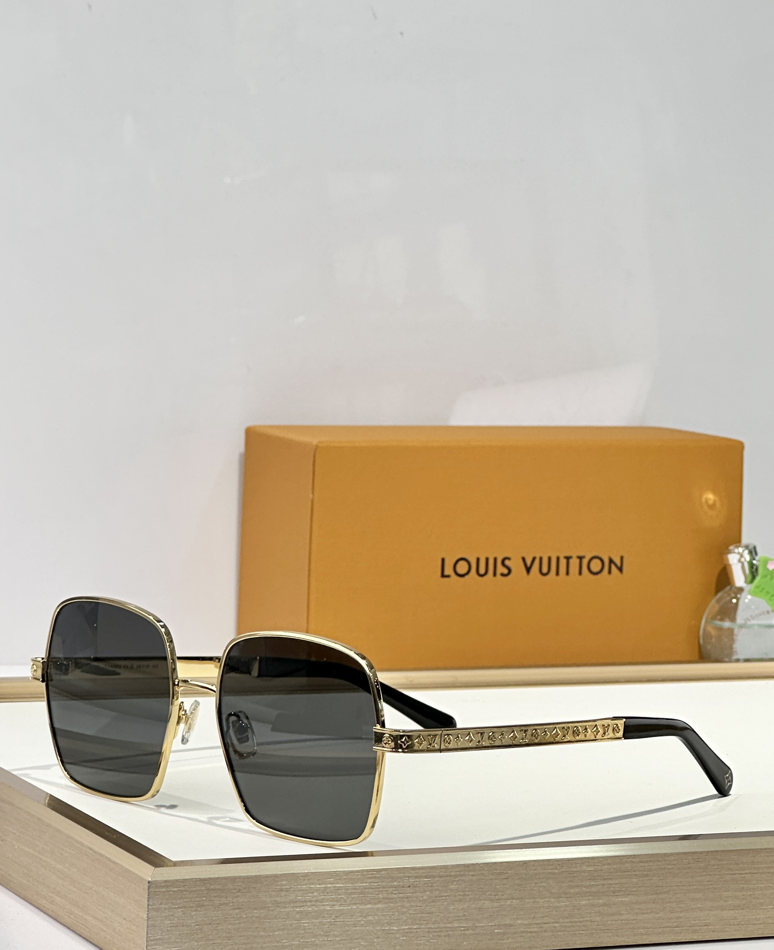  LOUIS VUITTO*
MODELZ2955U
SIZE56口19-145
