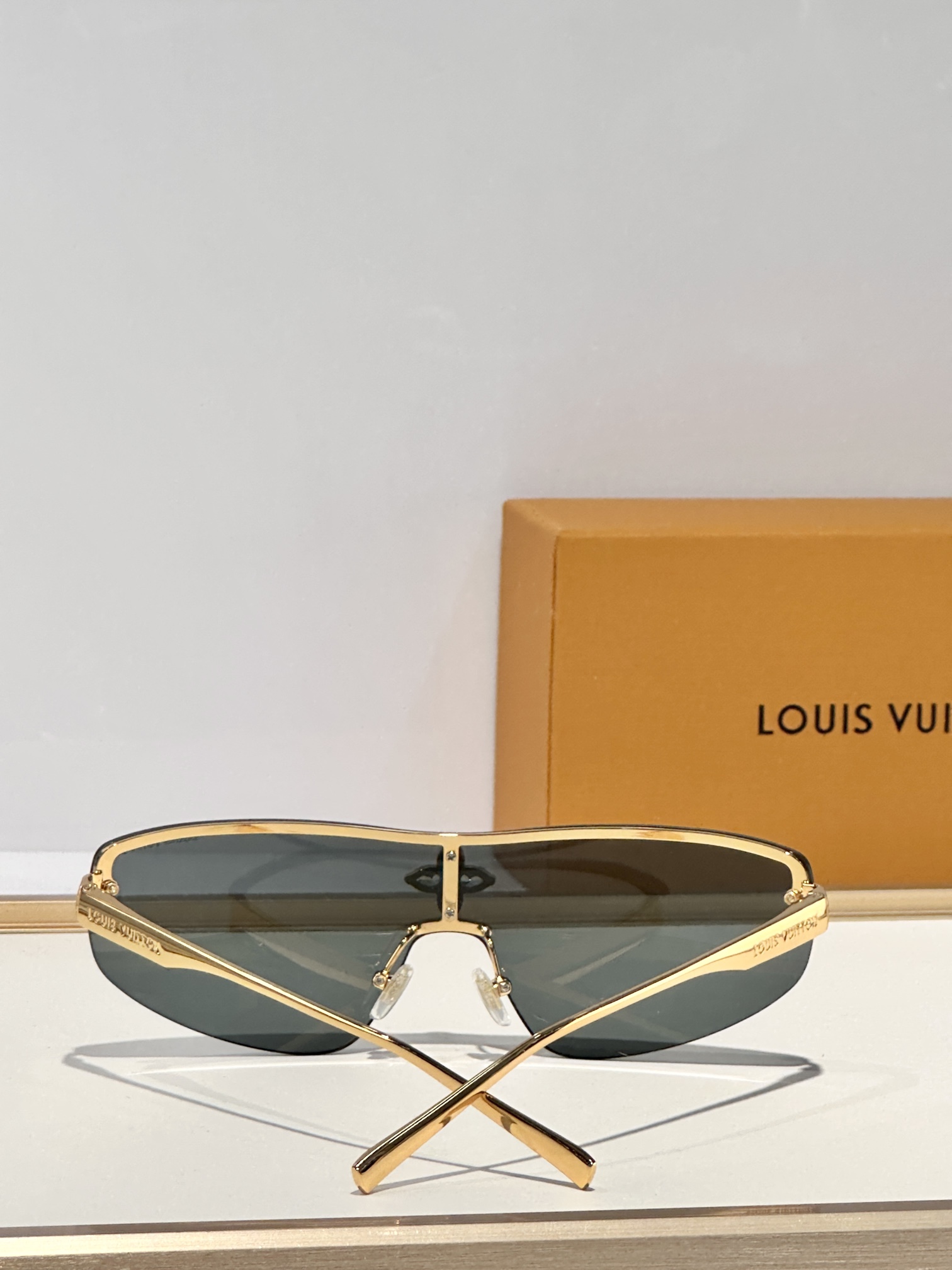  LOUIS VUITTO* 
MODEL：Z2064
SIZE：137口0-135
