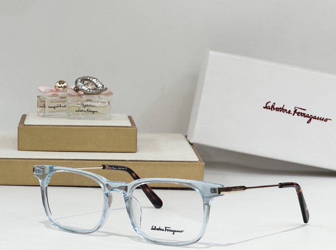  Ferragamo
MODEL：1586
SIZE：51口18-145
