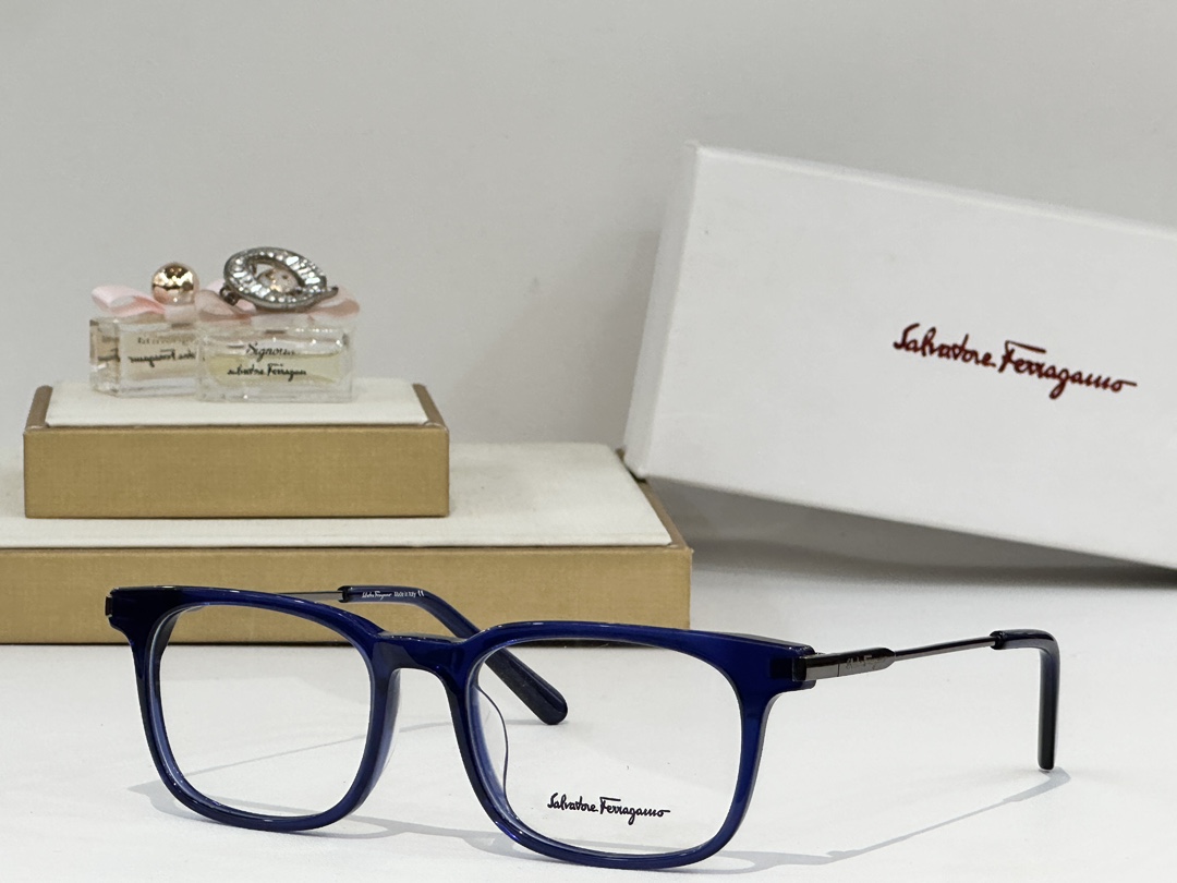  Ferragamo
MODEL：1586
SIZE：51口18-145
