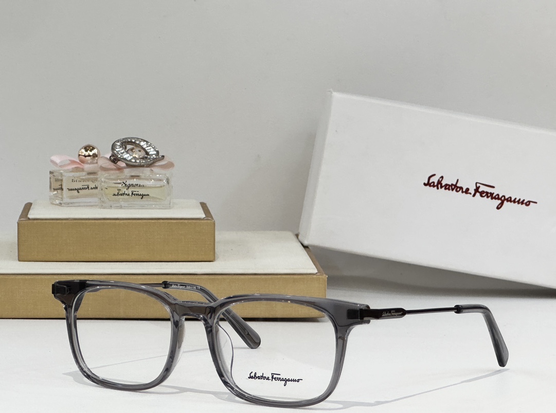  Ferragamo
MODEL：1586
SIZE：51口18-145
