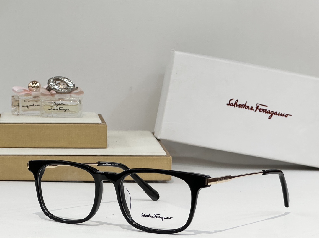  Ferragamo
MODEL：1586
SIZE：51口18-145
