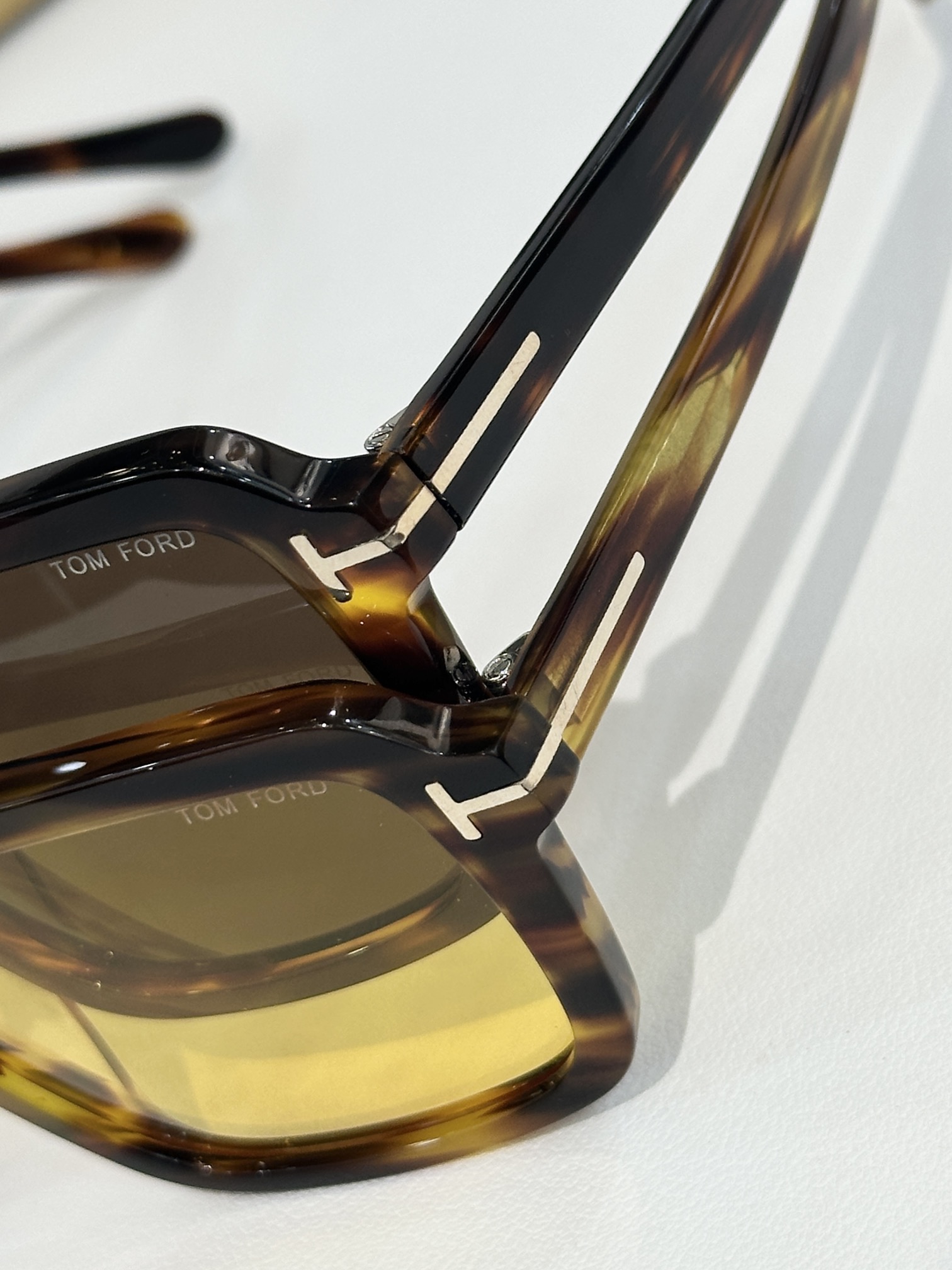 。TOM FOR* 
Model FT1176
Size：56-15-145
