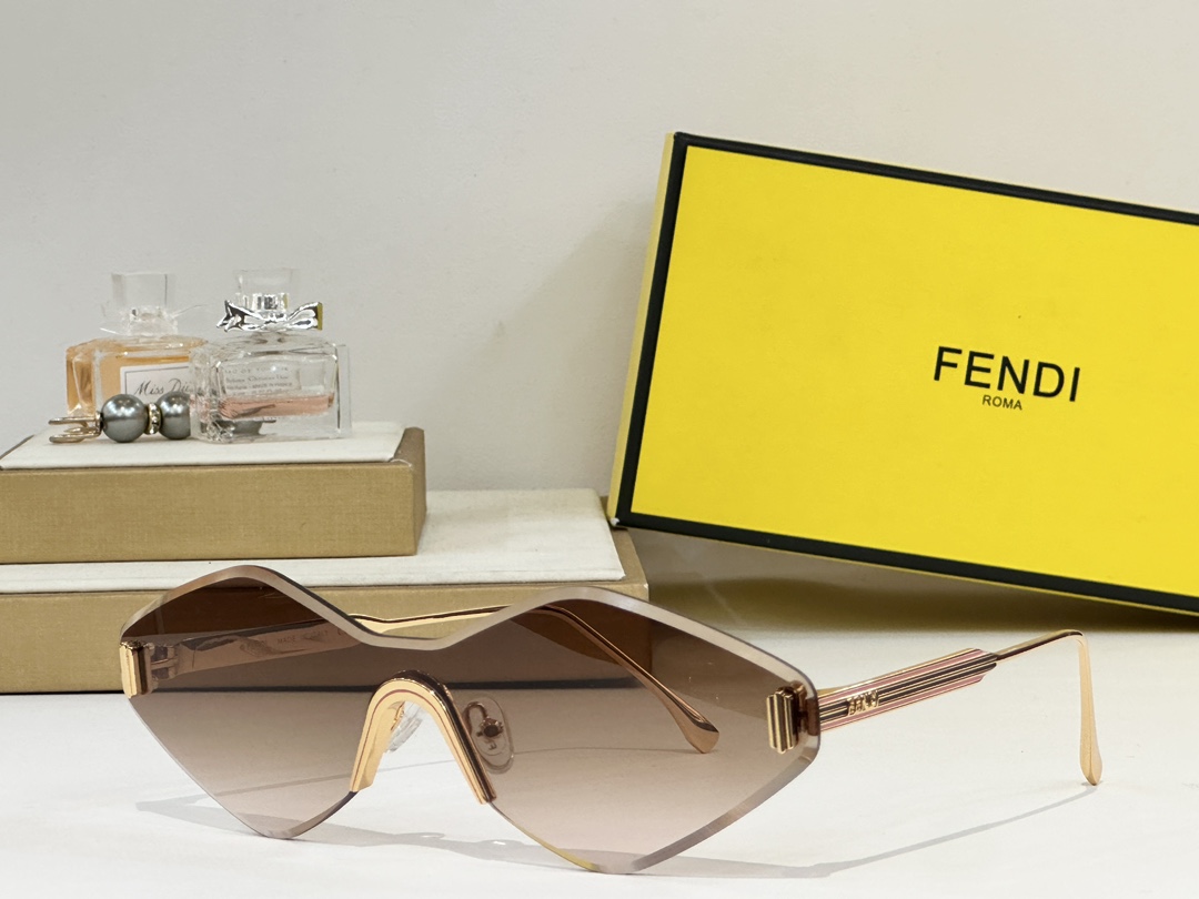  FENDI
MOD：FF0440/S
Size：145口0
