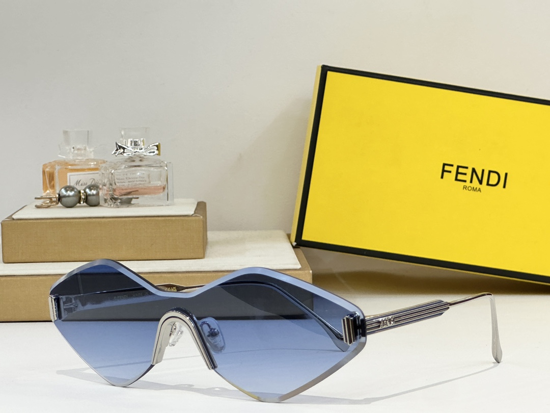  FENDI
MOD：FF0440/S
Size：145口0
