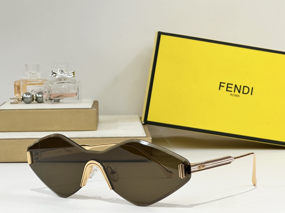  FENDI
MOD：FF0440/S
Size：145口0

