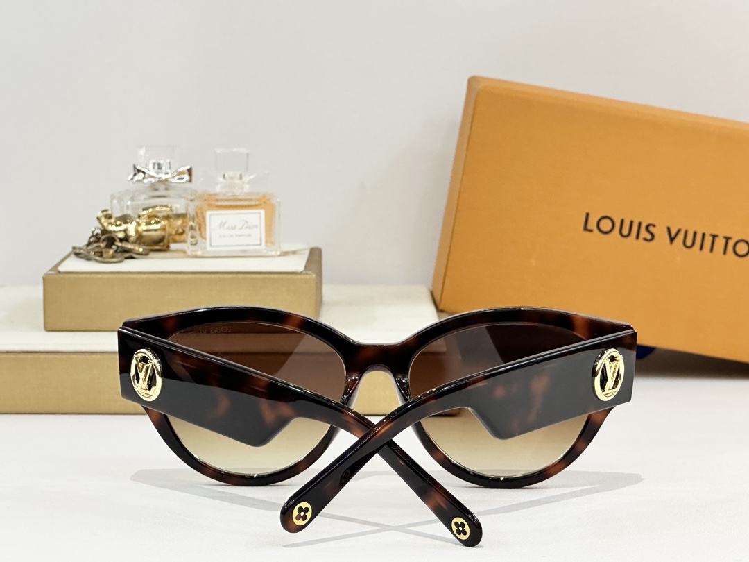  LOUIS VUITTO*
MODEL：Z2026
SIZE：55口17 145
