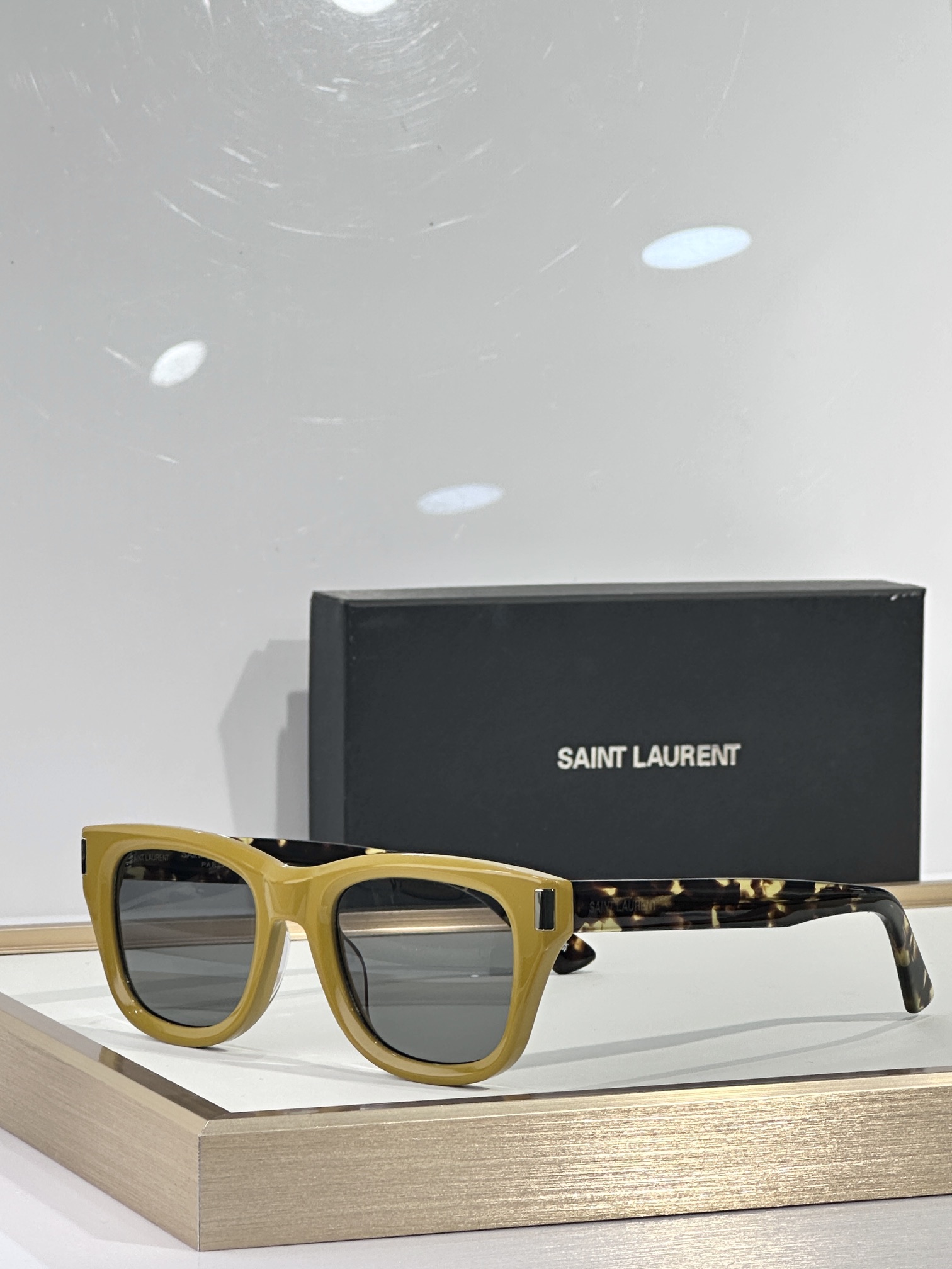 。Saint Lauren*
MOD：SL801
size：50口21-145

