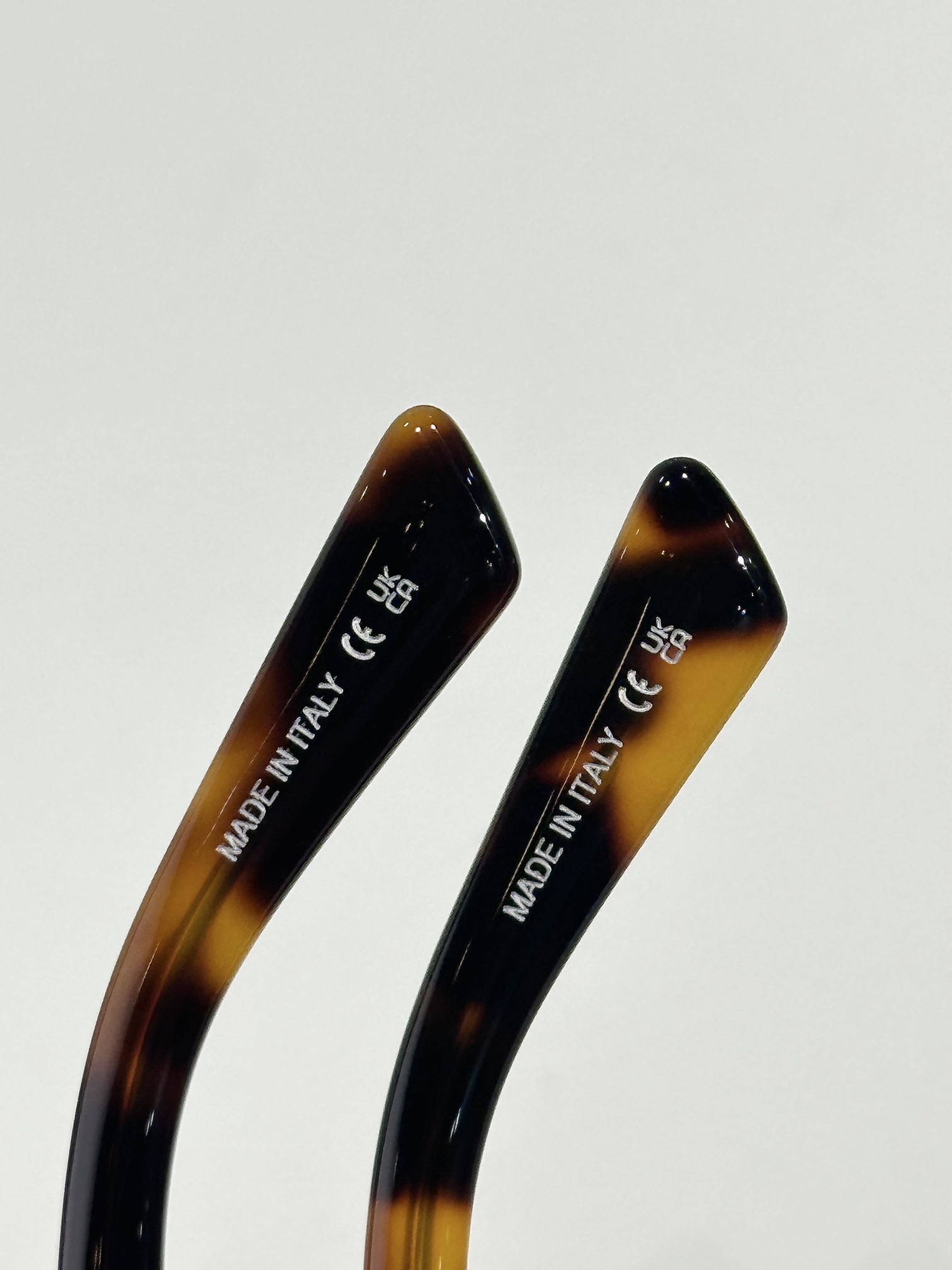 。Saint Lauren*
MOD：SL801
size：50口21-145


