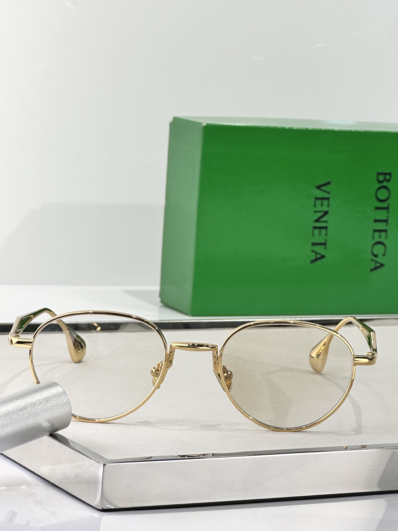 Bottega Venet*
MODEL：BV1396S
SIZE：55口22-140
Photo c