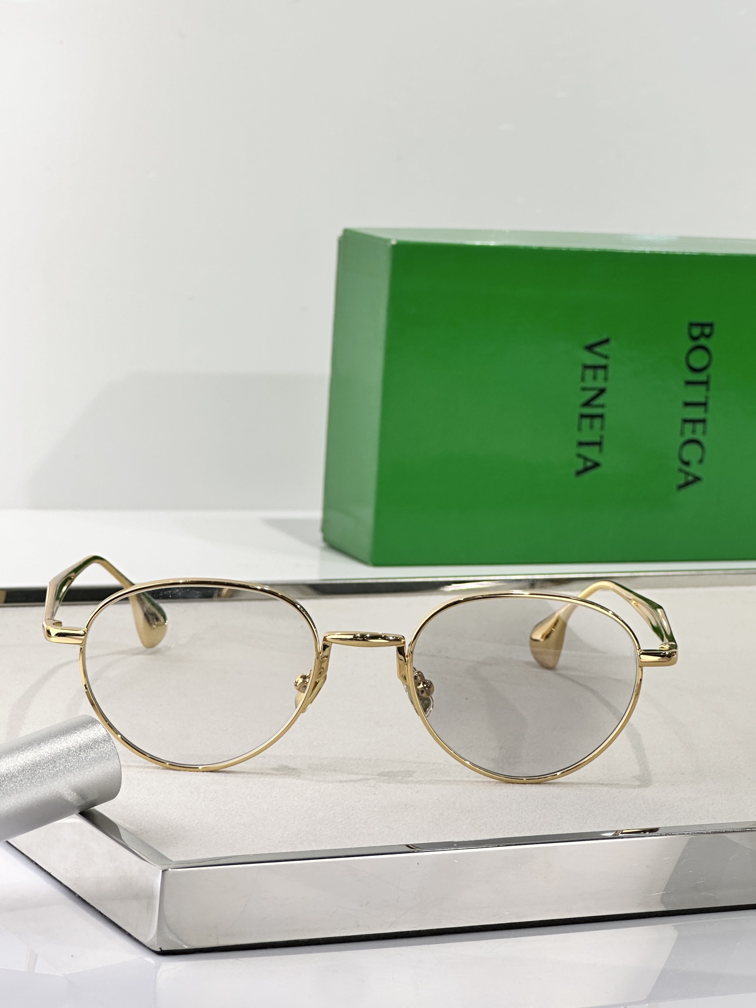  Bottega Venet*
MODEL：BV1396S
SIZE：55口22-140
Photo c