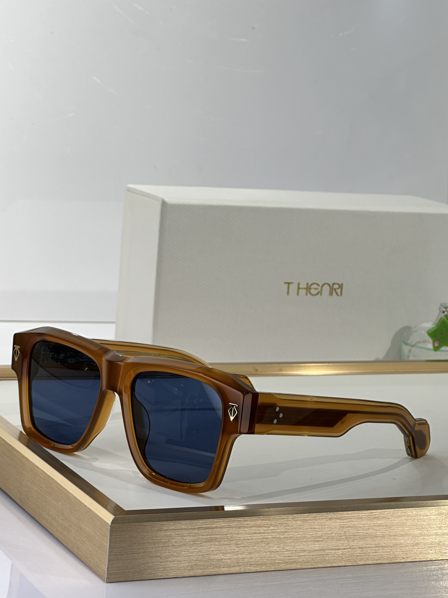  T-HENRI
日本手工眼镜 
MODEL：ESTOQUE
SIZE 55□18-149

