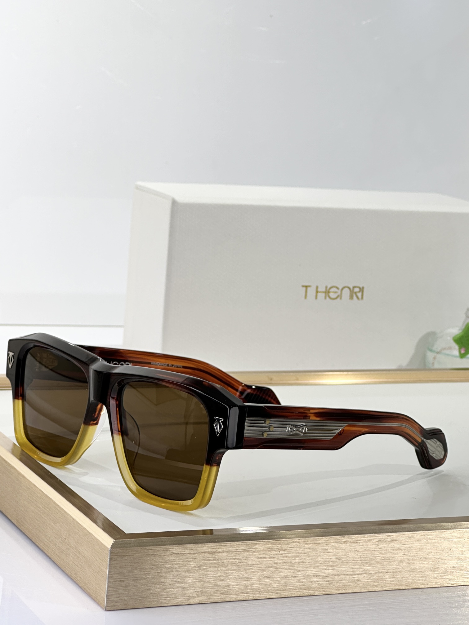  T-HENRI
日本手工眼镜 
MODEL：ESTOQUE
SIZE 55□18-149

