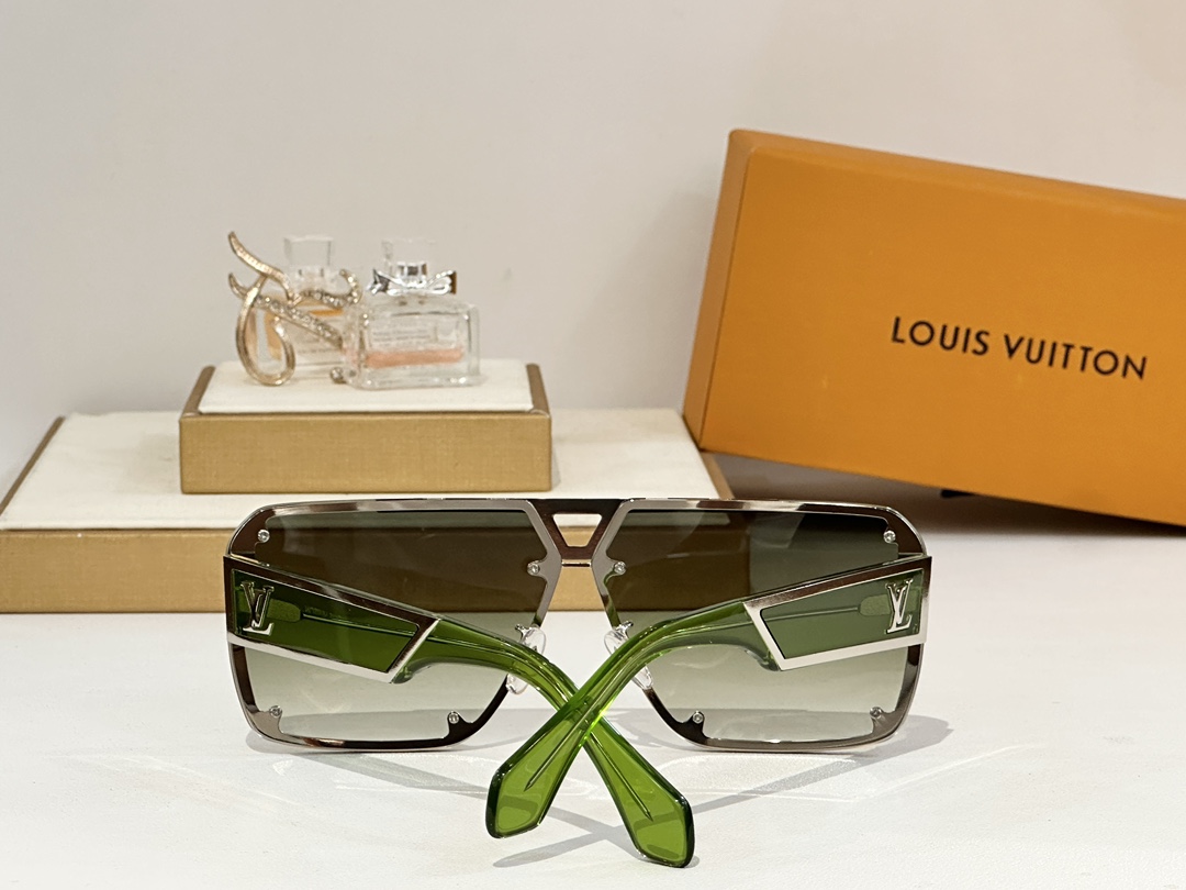 LOUIS VUITTO*
MODELZ2615U
SIZE70口13-150
