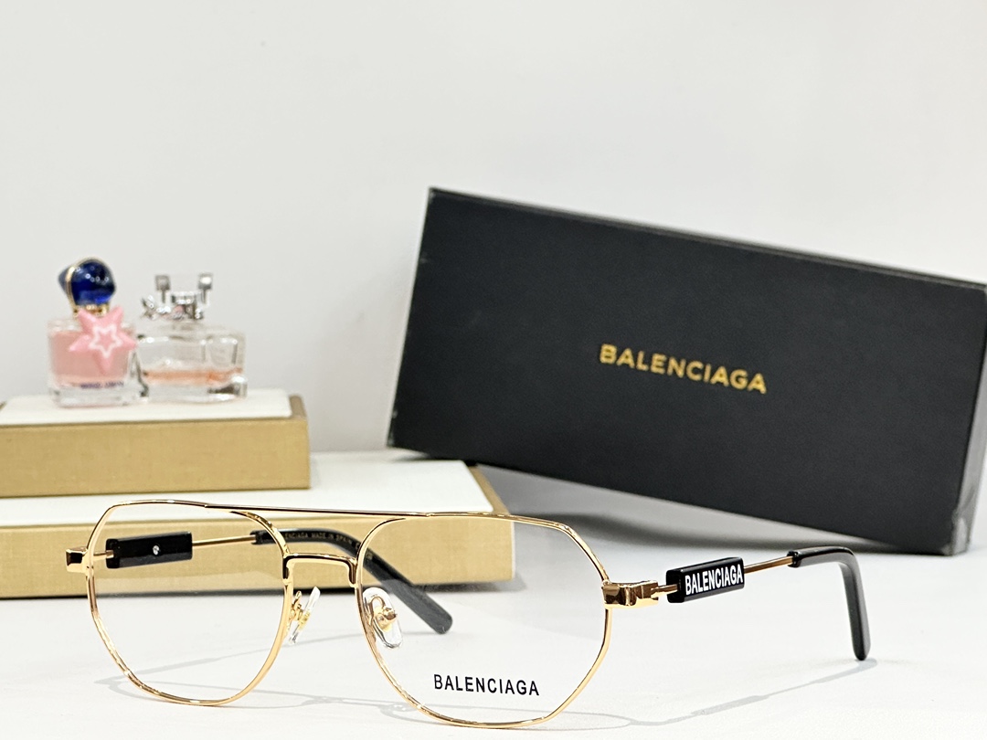  BALENCIAG*巴黎*世家
MODEL：BB0117O
SIZE：57口18-145
