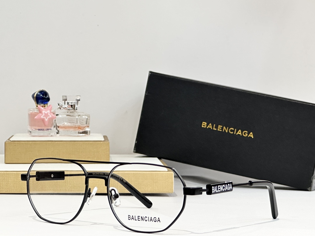  BALENCIAG*巴黎*世家
MODEL：BB0117O
SIZE：57口18-145
