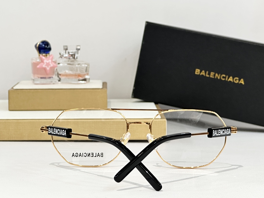  BALENCIAG*巴黎*世家
MODEL：BB0117O
SIZE：57口18-145
