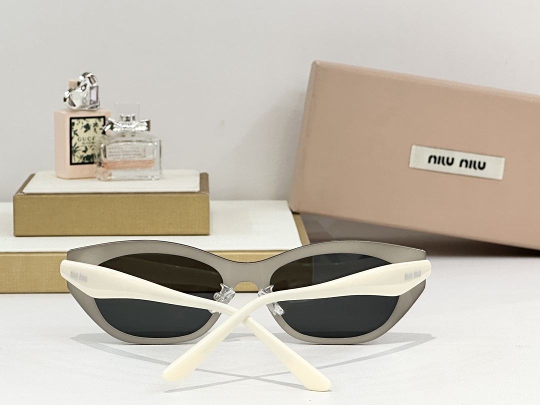  MIU MI*
MOD：SMU 57WS
Size：144口0-152
