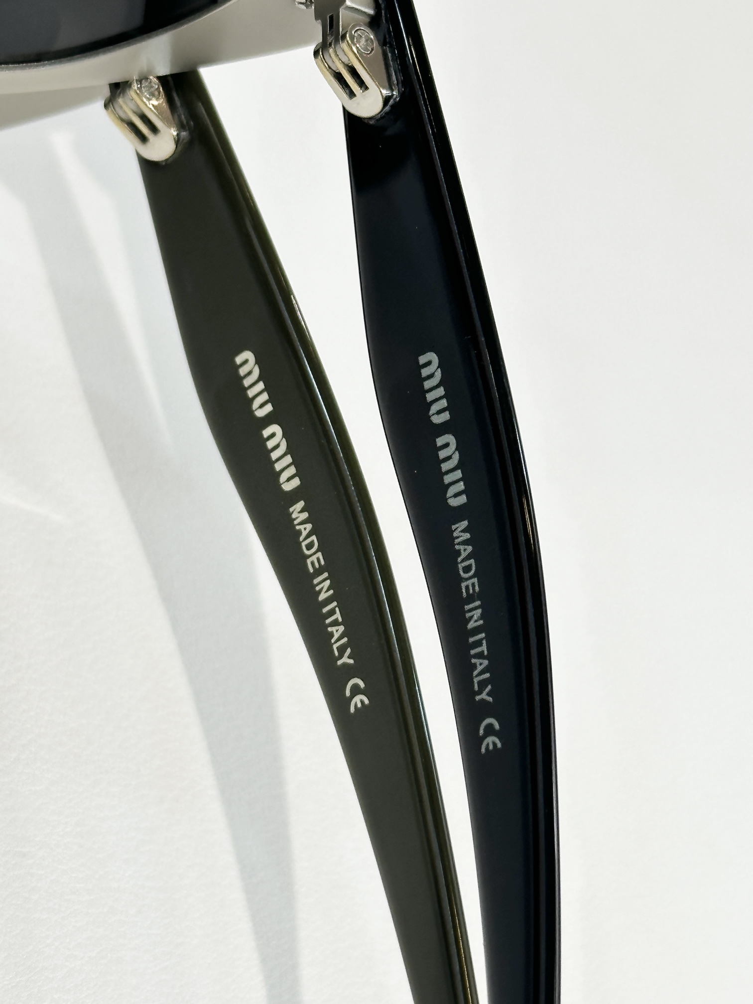  MIU MI*
MOD：SMU 57WS
Size：144口0-152
