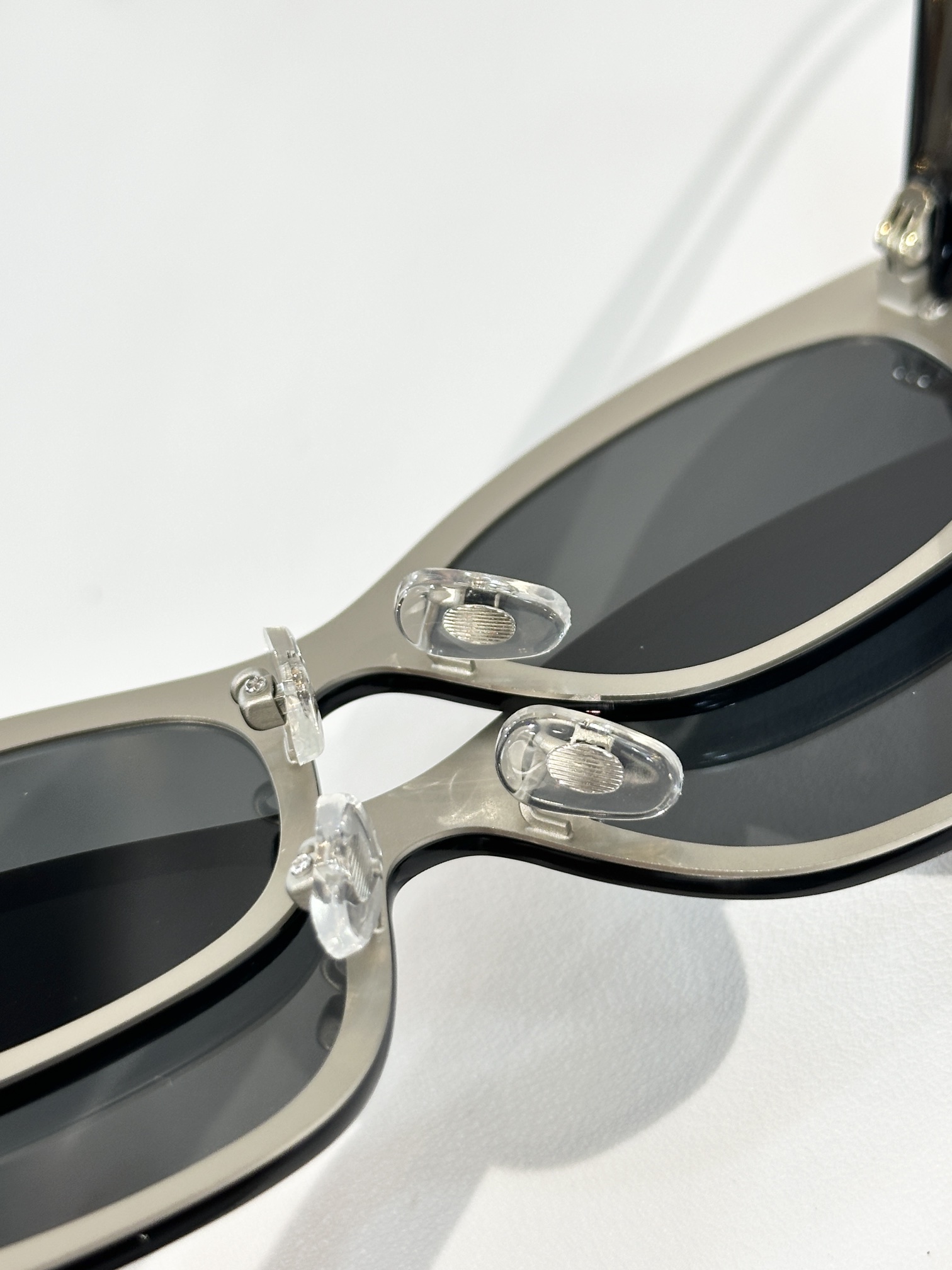  MIU MI*
MOD：SMU 57WS
Size：144口0-152
