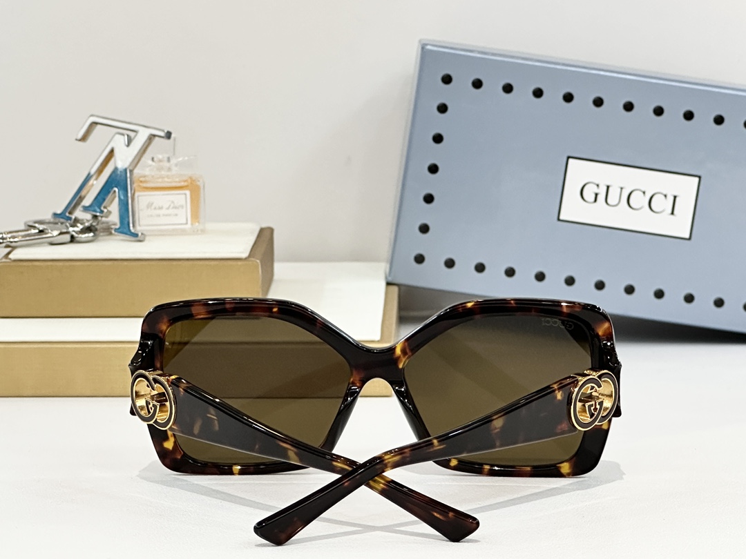  GUCC*
MODEL：GG2015S
SIZE：57口16-145
