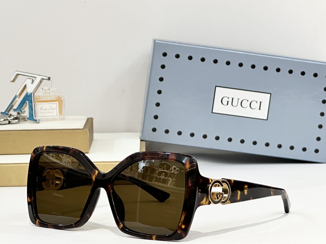  GUCC*
MODEL：GG2015S
SIZE：57口16-145
