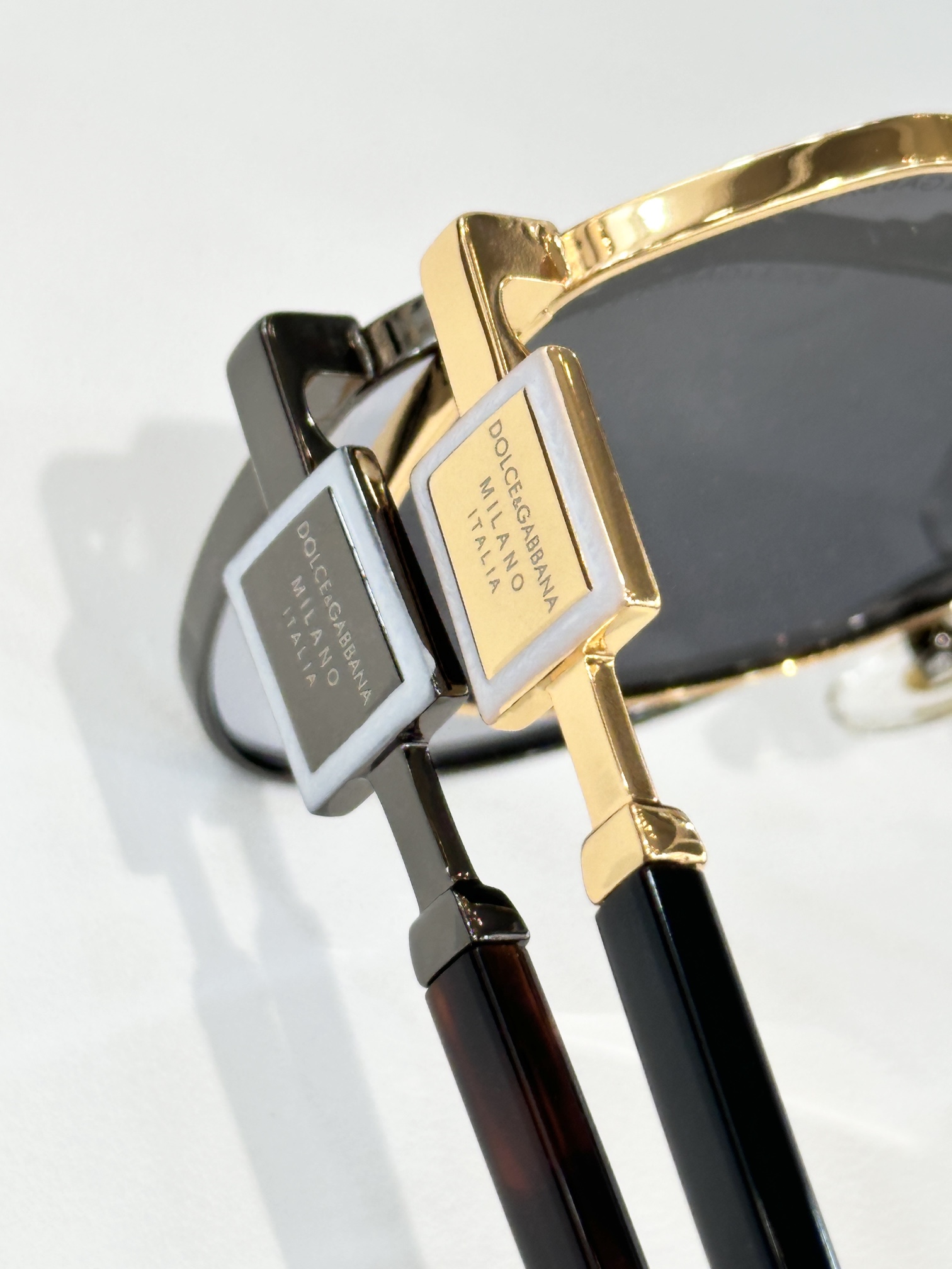  DOLCE & GABBAN*
MODEL：DG2315
SIZE59口15 143
