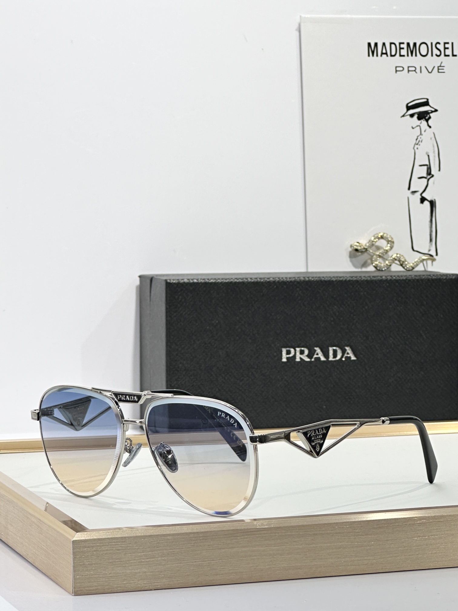  PRADA
MOD：SPR113W
Size：60口14 145
