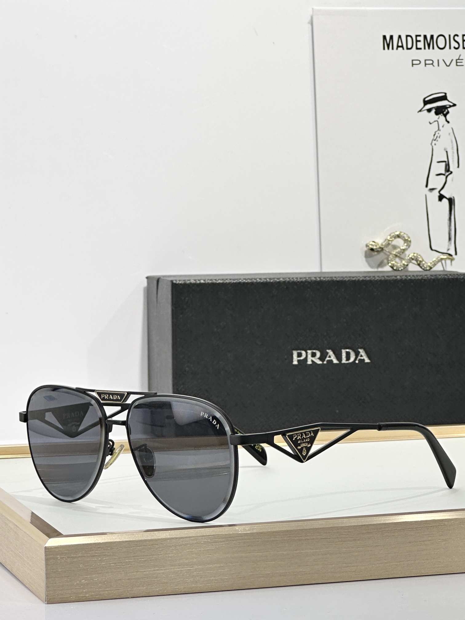  PRADA
MOD：SPR113W
Size：60口14 145
