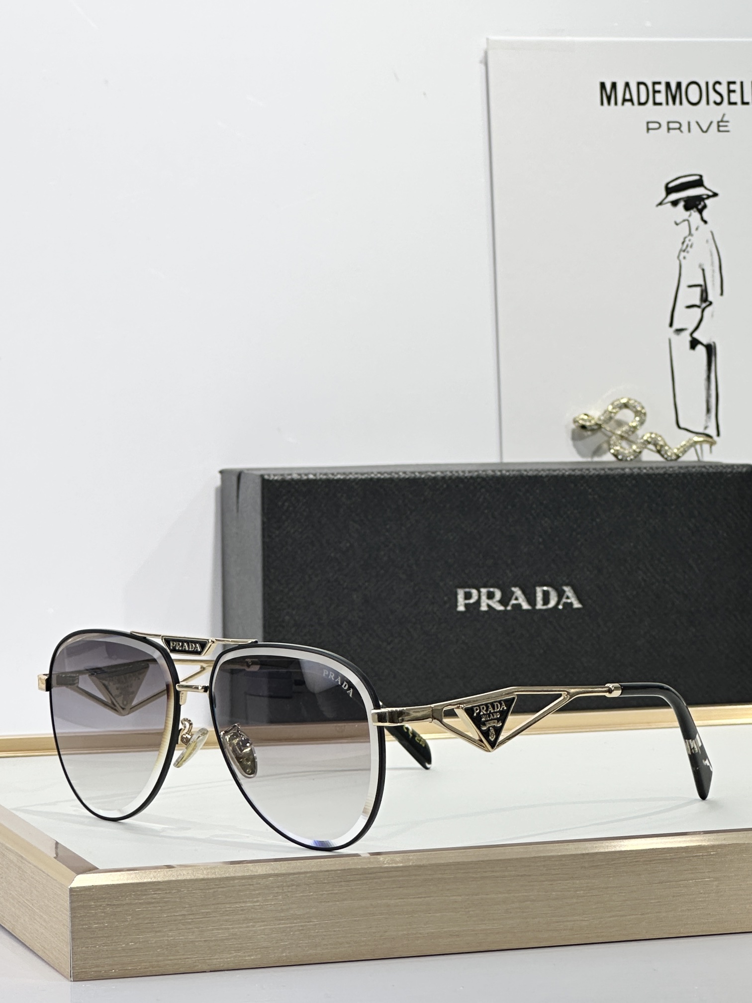  PRADA
MOD：SPR113W
Size：60口14 145
