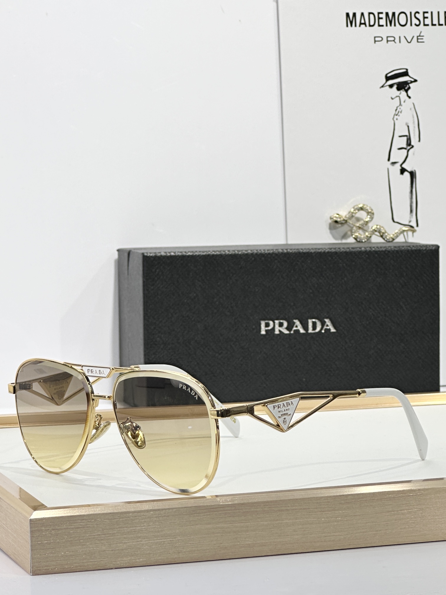  PRADA
MOD：SPR113W
Size：60口14 145
