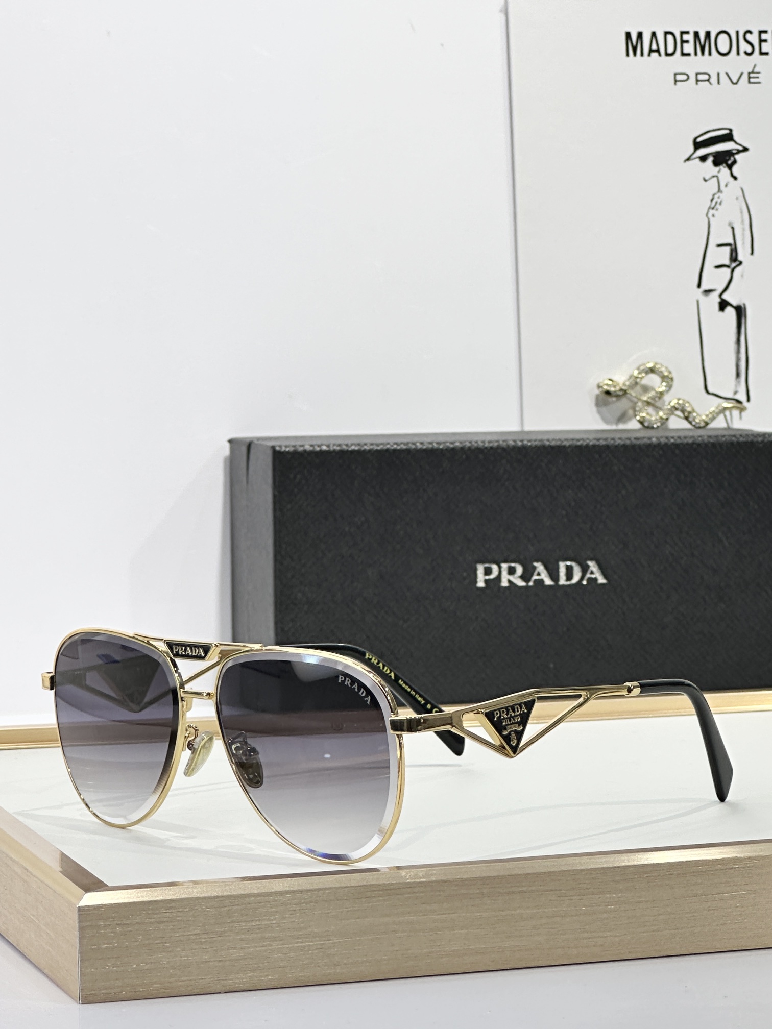  PRADA
MOD：SPR113W
Size：60口14 145
