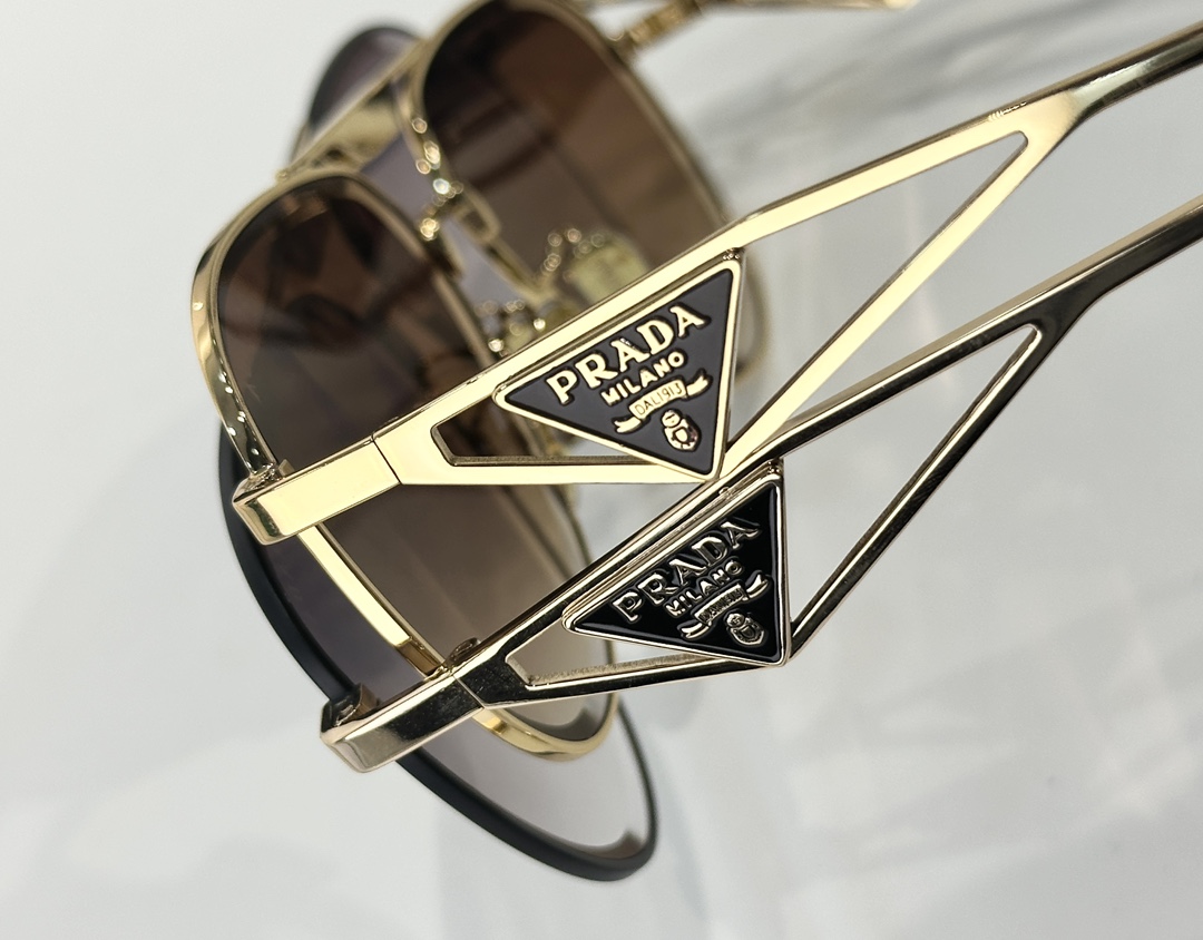  PRADA
MOD：SPR113W
Size：60口14 145

