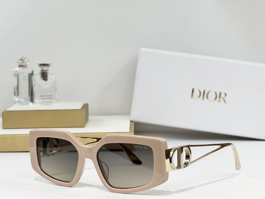  DIOR
MOD：DSGTA52UC
Size：55口18 138

