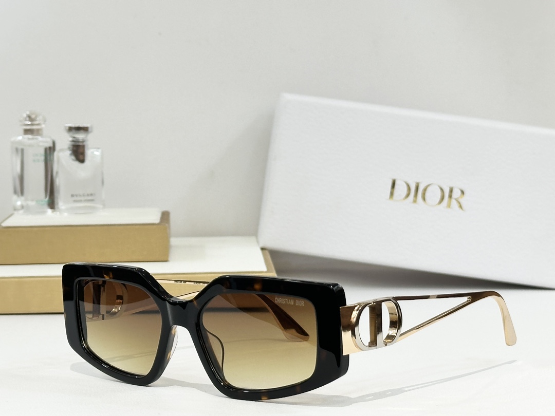  DIOR
MOD：DSGTA52UC
Size：55口18 138

