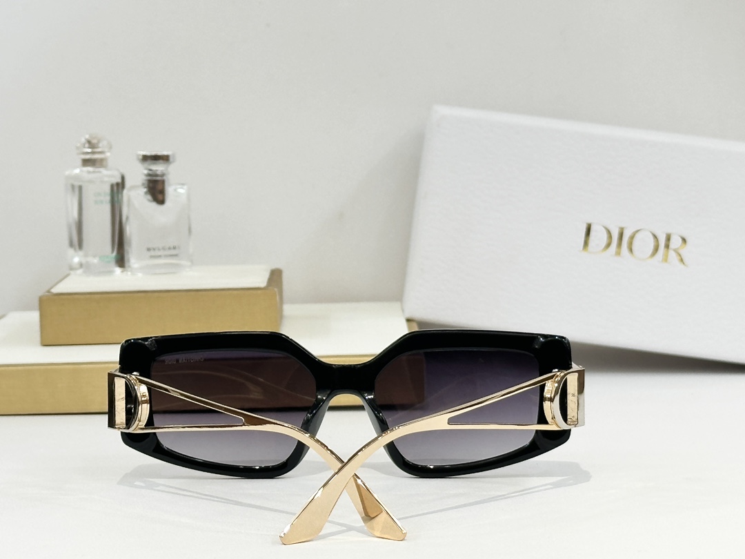  DIOR
MOD：DSGTA52UC
Size：55口18 138

