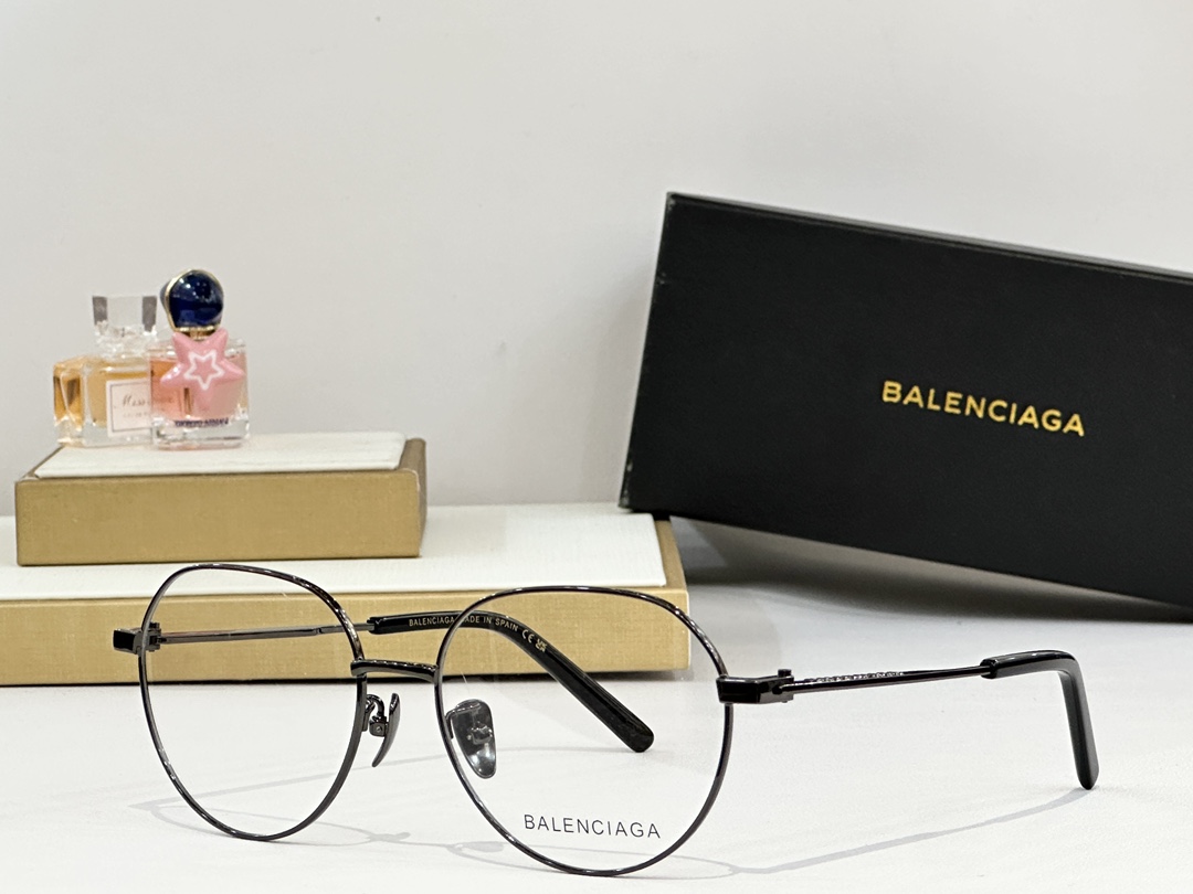  BALENCIAG*
MODEL：BB0168O
SIZE：56口17-145
