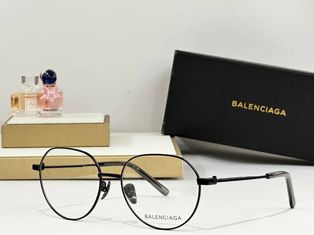  BALENCIAG*
MODEL：BB0168O
SIZE：56口17-145
