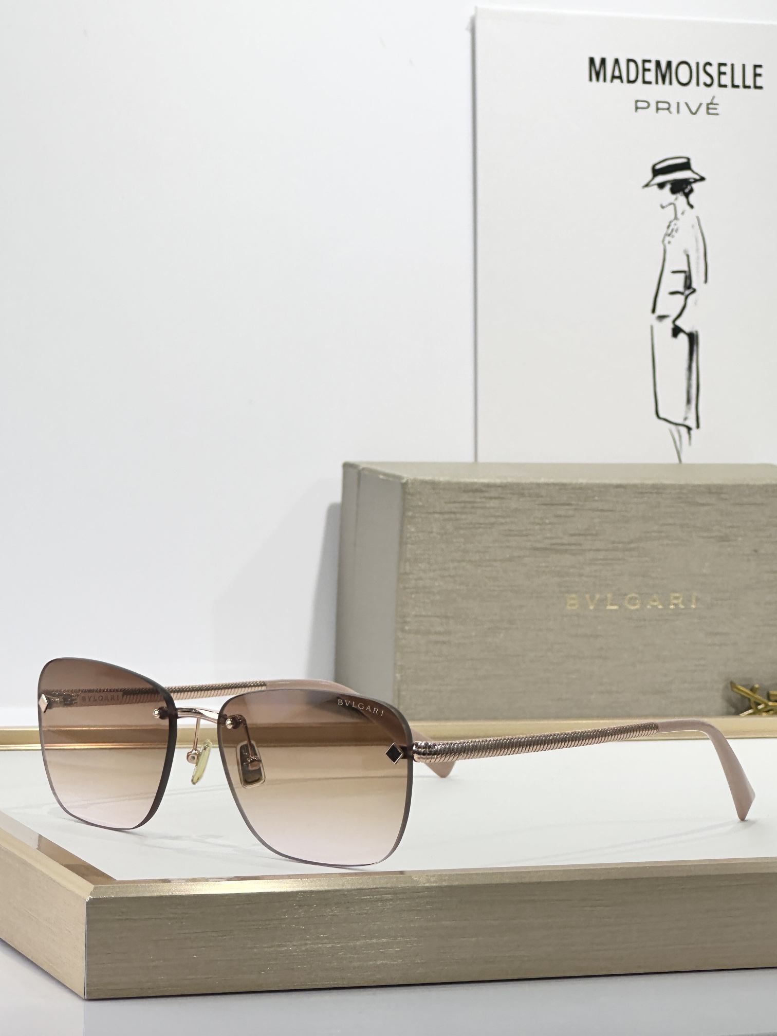  BVLGARI
MOD：BV40057U
Size：59口17-140
