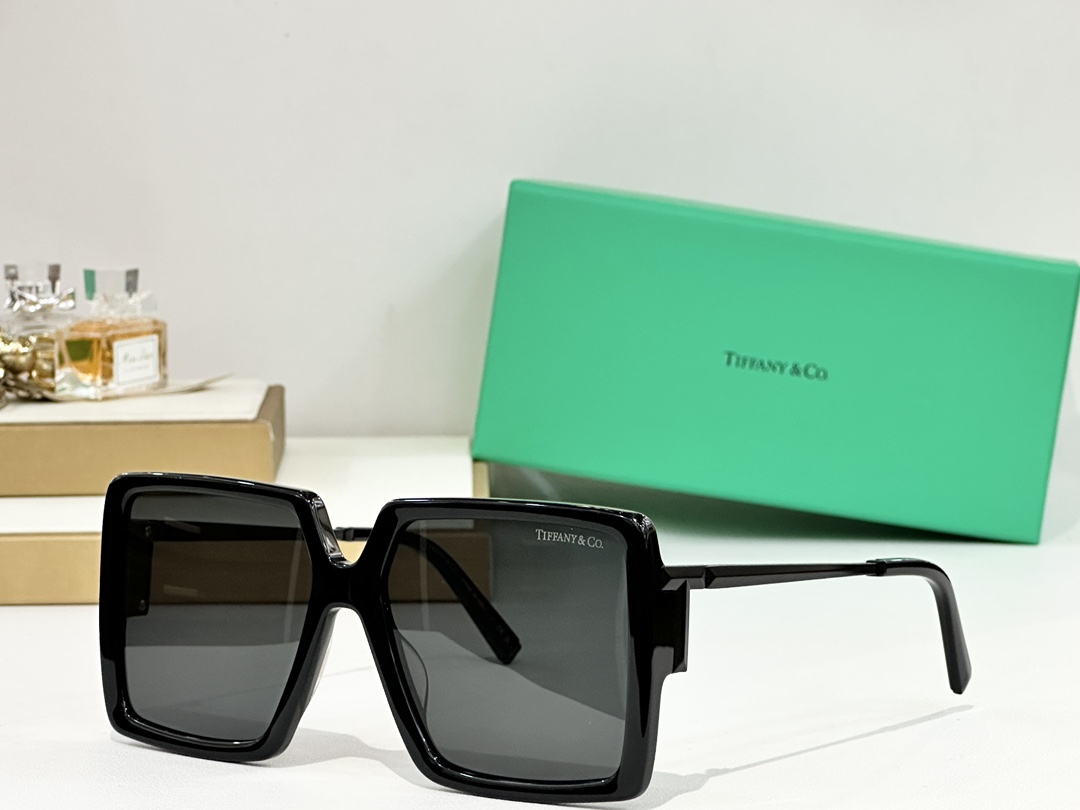  TIFFANY&Co.
MODEL：TF4212
SIZE：59口17-135
